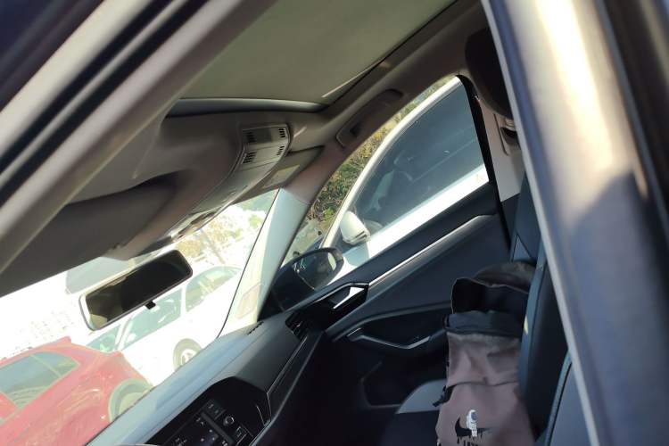 Used Volkswagen Sagitar 2019 280TSI DSG Comfort Version China VI Standard Headliner