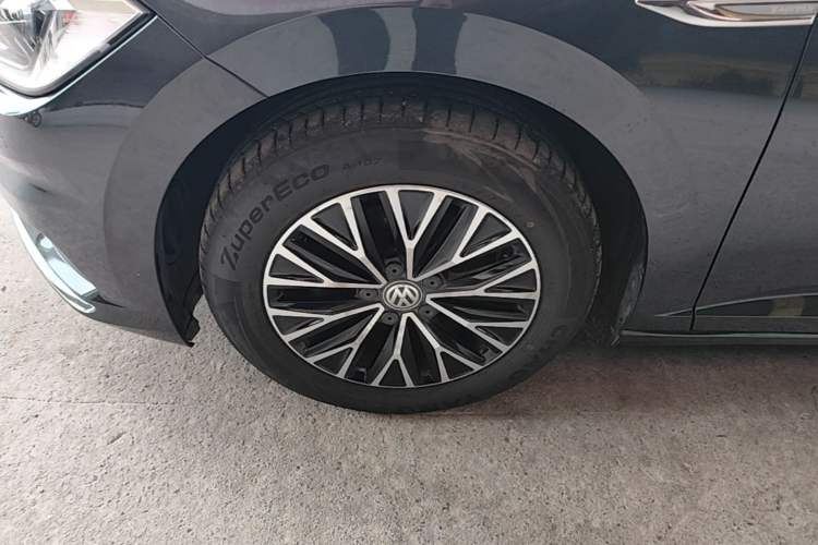 Used Volkswagen Sagitar 2019 200TSI DSG Comfort Version China VI Standard Left Front Wheel Hub