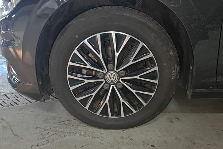 Used Volkswagen Sagitar 2019 280TSI DSG Comfort Version China VI Standard Left Front Wheel Hub