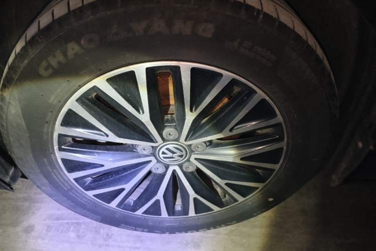 Used Volkswagen Sagitar 2019 280TSI DSG Comfort Version China VI Standard Left Front Wheel Hub