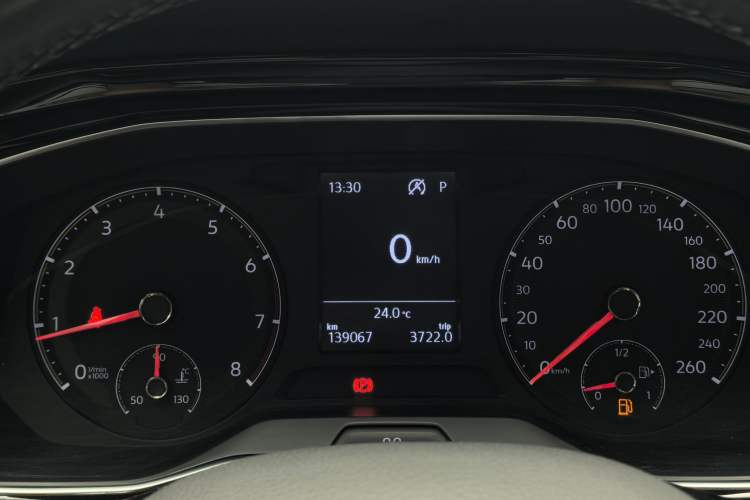 Used Volkswagen Sagitar 2019 280TSI DSG Comfort Version China VI Standard Odometer Close Up