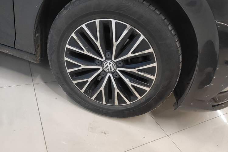 Used Volkswagen Sagitar 2019 280TSI DSG Comfort Version China VI Standard Right Front Wheel Hub