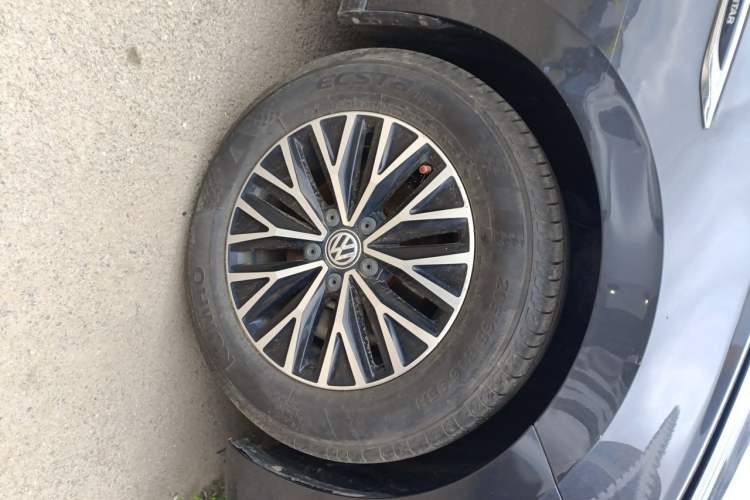 Used Volkswagen Sagitar 2019 280TSI DSG Comfort Version China VI Standard Right Front Wheel Hub