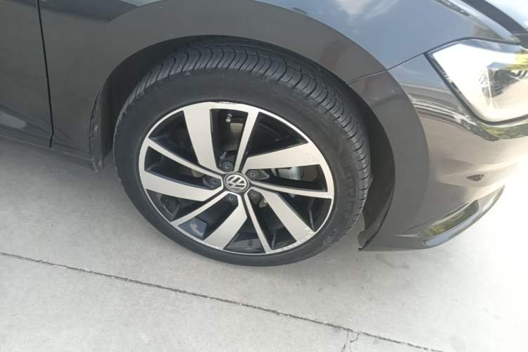 Used Volkswagen Sagitar 2019 280TSI DSG Luxury Version China VI Standard Right Front Wheel Hub
