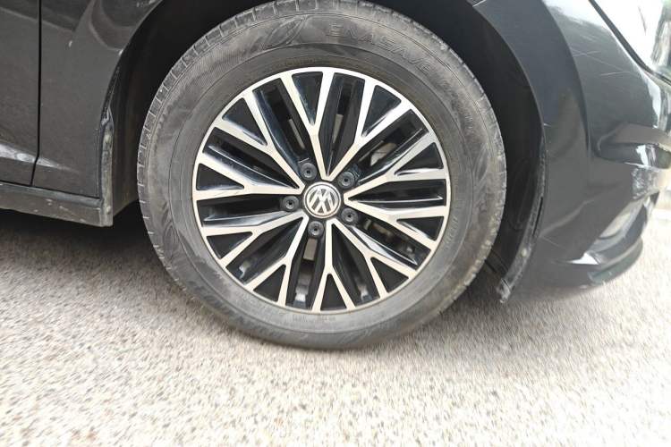 Used Volkswagen Sagitar 2019 280TSI DSG Comfort Version China VI Standard Right Front Wheel Hub