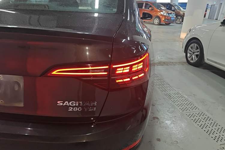 Used Volkswagen Sagitar 2019 280TSI DSG Comfort Version China VI Standard Right Rear Taillight