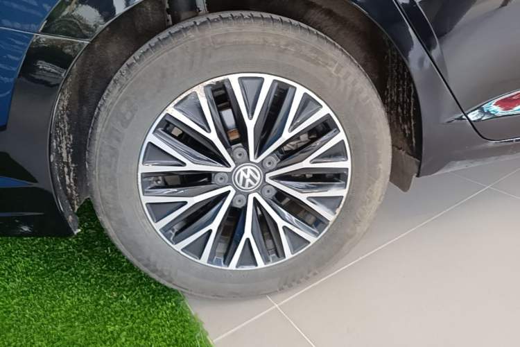 Used Volkswagen Sagitar 2019 200TSI DSG Comfort Version China VI Standard Right Rear Wheel Hub