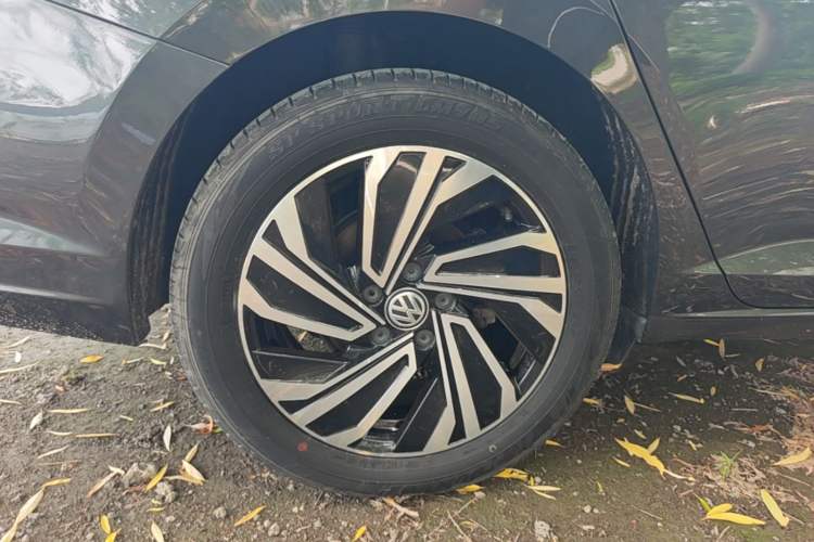 Used Volkswagen Sagitar 2019 280TSI DSG Luxury Version China VI Standard Right Rear Wheel Hub