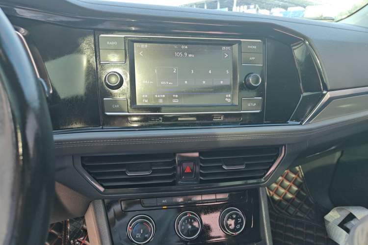 Used Volkswagen Sagitar 2019 200TSI DSG Comfort Version China VI Standard Audio And AC Panel