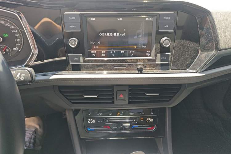 Used Volkswagen Sagitar 2019 280TSI DSG Luxury Version China VI Standard Audio And AC Panel