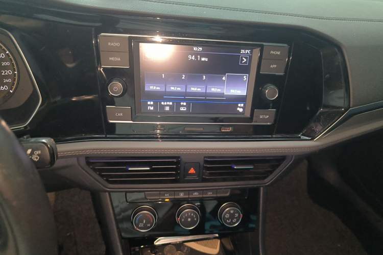 Used Volkswagen Sagitar 2019 200TSI DSG Comfort Version China VI Standard Audio And AC Panel