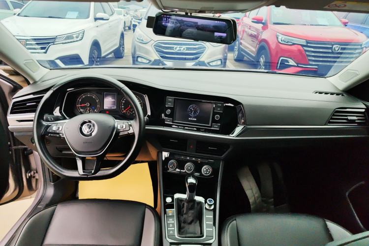 Used Volkswagen Sagitar 2019 280TSI DSG Comfort Version China VI Standard Center Console