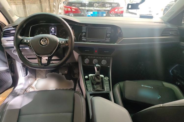 Used Volkswagen Sagitar 2019 200TSI DSG Comfort Version China VI Standard Center Console
