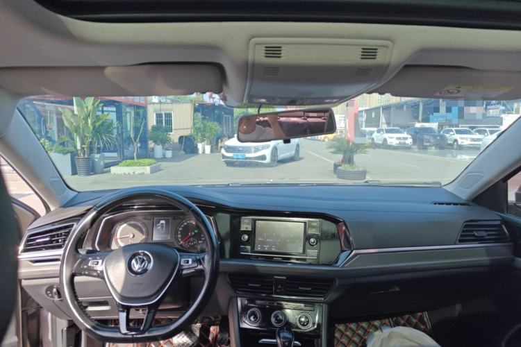 Used Volkswagen Sagitar 2019 200TSI DSG Comfort Version China VI Standard Center Console