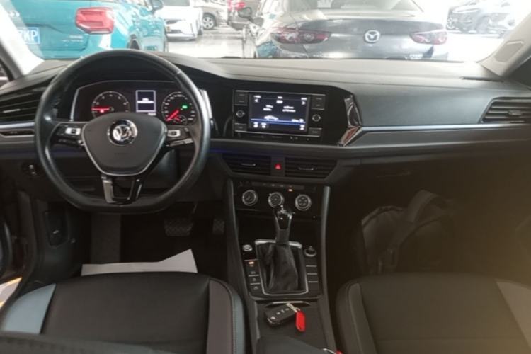 Used Volkswagen Sagitar 2019 200TSI DSG Comfort Version China VI Standard Center Console