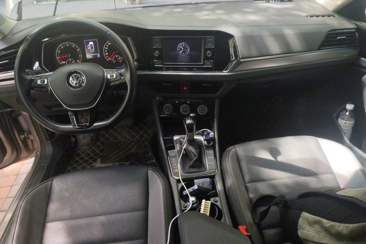 Used Volkswagen Sagitar 2019 200TSI DSG Comfort Version China VI Standard Center Console
