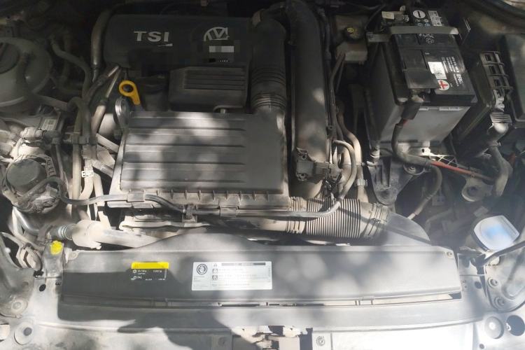 Used Volkswagen Sagitar 2019 200TSI DSG Comfort Version China VI Standard Engine Bay