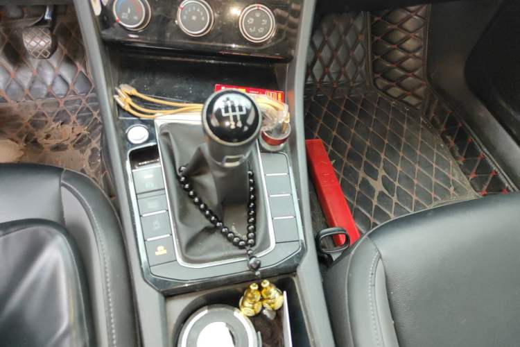 Used Volkswagen Sagitar 2019 200TSI Manual Comfort Version China VI Standard Gear Lever