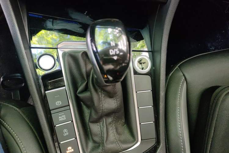 Used Volkswagen Sagitar 2019 200TSI DSG Comfort Version China VI Standard Gear Lever