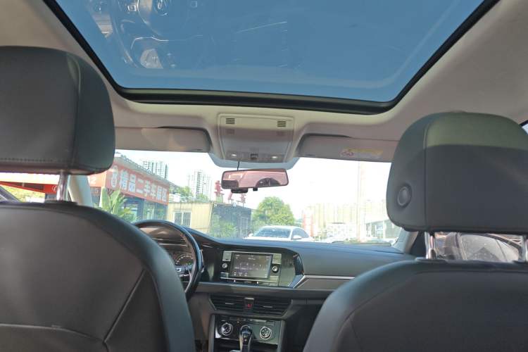 Used Volkswagen Sagitar 2019 200TSI DSG Comfort Version China VI Standard Headliner