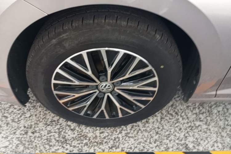 Used Volkswagen Sagitar 2019 200TSI DSG Comfort Version China VI Standard Left Front Wheel Hub