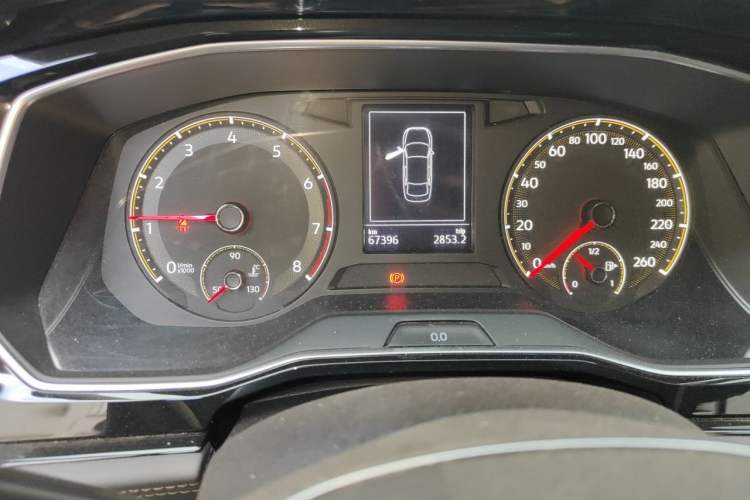 Used Volkswagen Sagitar 2019 200TSI Manual Comfort Version China VI Standard Odometer Close Up