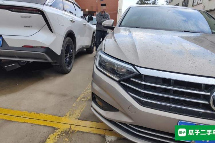 Used Volkswagen Sagitar 2019 200TSI Manual Comfort Version China VI Standard Right Front Headlight