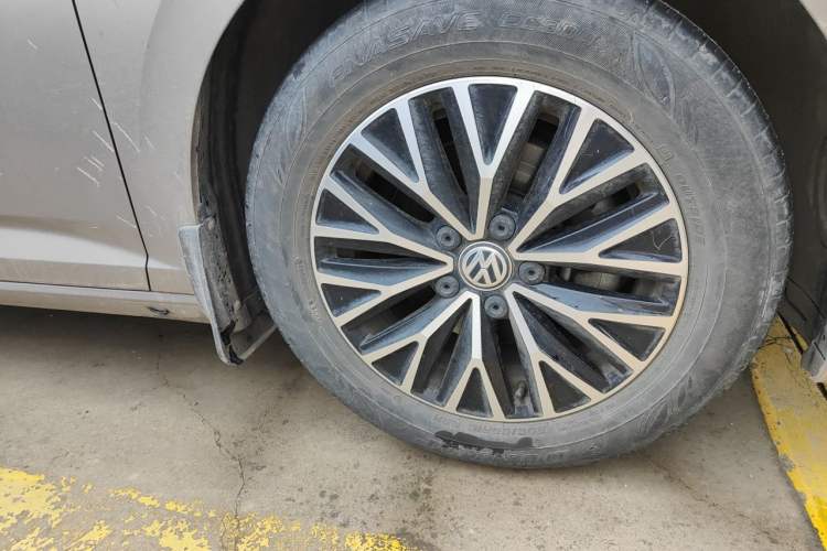 Used Volkswagen Sagitar 2019 200TSI Manual Comfort Version China VI Standard Right Front Wheel Hub