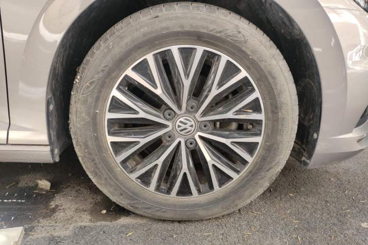 Used Volkswagen Sagitar 2019 200TSI DSG Comfort Version China VI Standard Right Front Wheel Hub