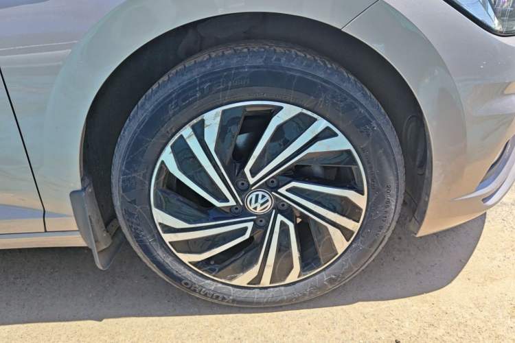 Used Volkswagen Sagitar 2019 280TSI DSG Luxury Version China VI Standard Right Front Wheel Hub