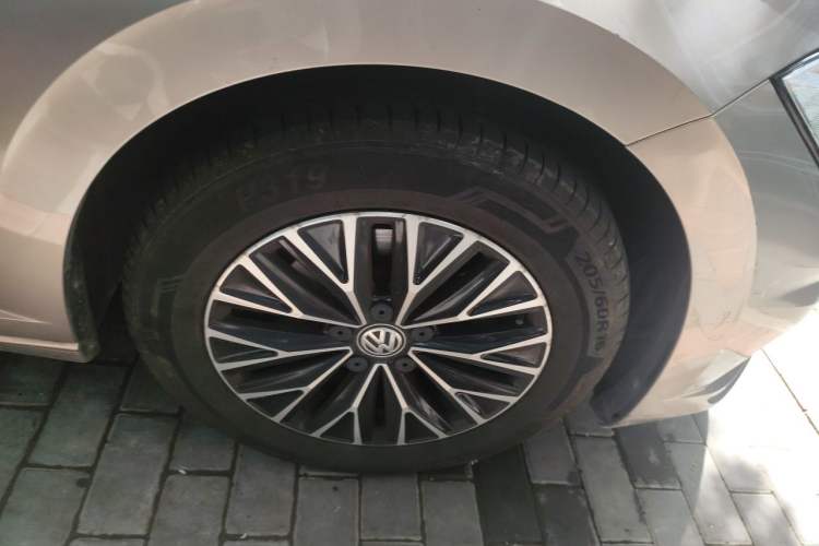 Used Volkswagen Sagitar 2019 200TSI DSG Comfort Version China VI Standard Right Front Wheel Hub