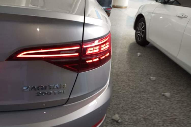 Used Volkswagen Sagitar 2019 200TSI DSG Comfort Version China VI Standard Right Rear Taillight