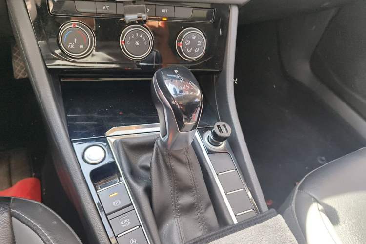 Used Volkswagen Sagitar 2019 200TSI DSG Comfort Version China VI Standard Gear Lever