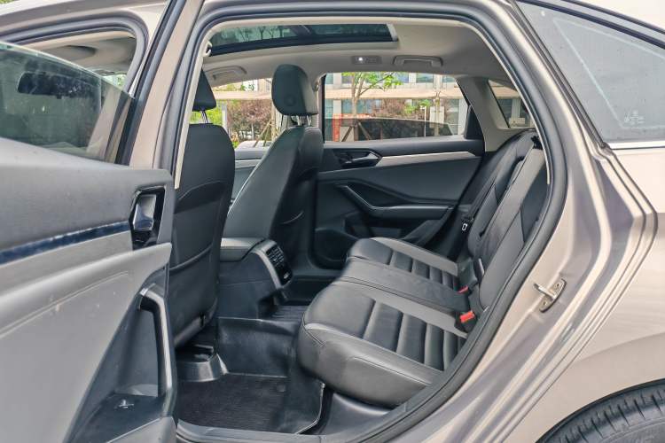 Used Volkswagen Sagitar 2019 280TSI DSG Comfort Version China VI Standard Interior 3