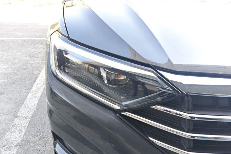 Used Volkswagen Sagitar 2019 200TSI DSG Comfort Version China VI Standard Right Front Headlight