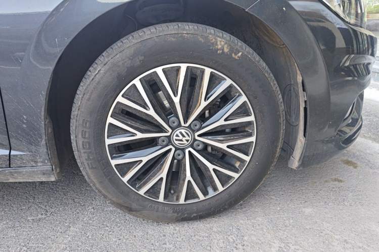 Used Volkswagen Sagitar 2019 200TSI DSG Comfort Version China VI Standard Right Front Wheel Hub