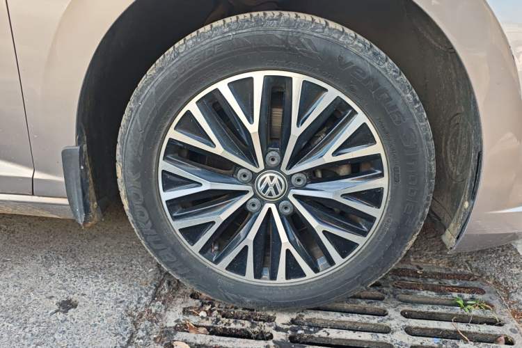 Used Volkswagen Sagitar 2019 280TSI DSG Comfort Version China VI Standard Right Front Wheel Hub