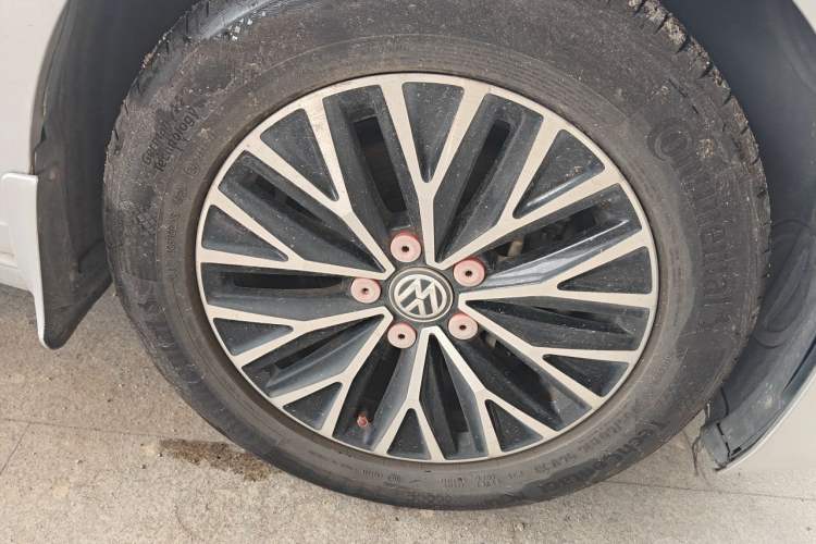 Used Volkswagen Sagitar 2019 280TSI DSG Comfort Version China VI Standard Right Front Wheel Hub