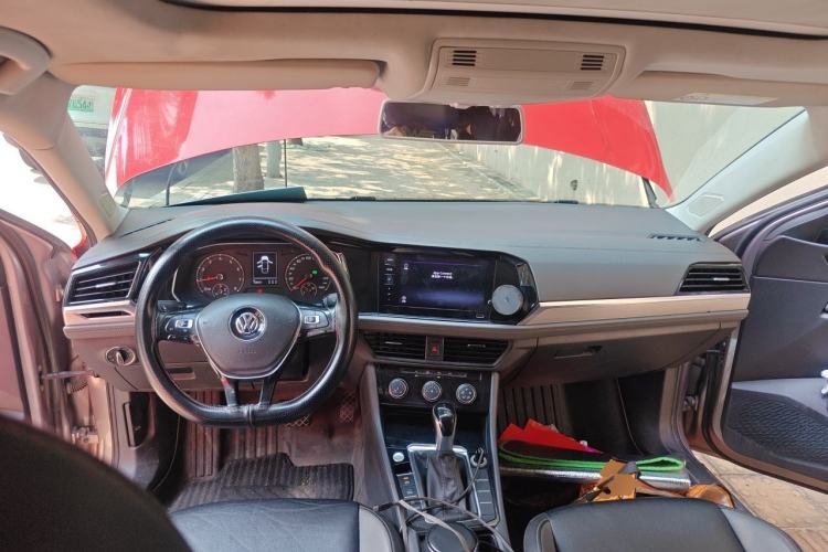 Used Volkswagen Sagitar 2019 200TSI DSG Comfort Version China VI Standard Center Console