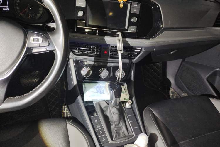 Used Volkswagen Sagitar 2019 200TSI DSG Comfort Version China VI Standard Audio And AC Panel