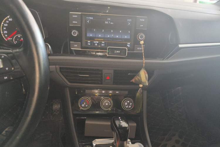 Used Volkswagen Sagitar 2019 200TSI DSG Comfort Version China VI Standard Audio And AC Panel