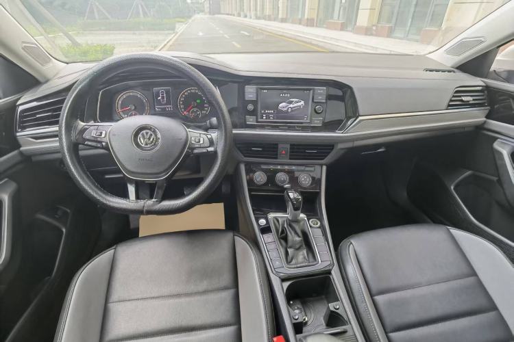 Used Volkswagen Sagitar 2019 200TSI DSG Comfort Version China VI Standard Center Console