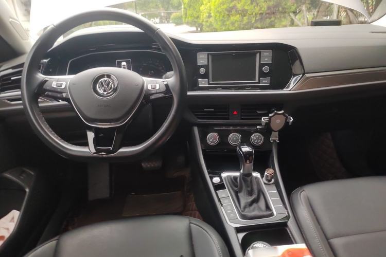 Used Volkswagen Sagitar 2019 280TSI DSG Comfort Version China V Standard Center Console