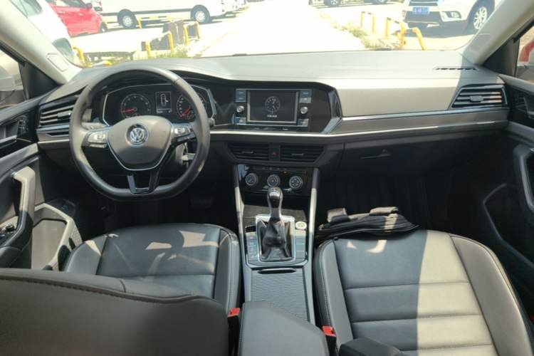 Used Volkswagen Sagitar 2019 280TSI DSG Comfort Version China VI Standard Center Console