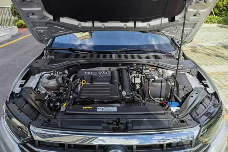 Used Volkswagen Sagitar 2019 200TSI DSG Comfort Version China VI Standard Engine Bay