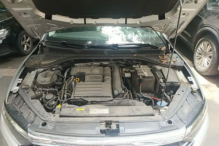 Used Volkswagen Sagitar 2019 200TSI DSG Comfort Version China VI Standard Engine Bay