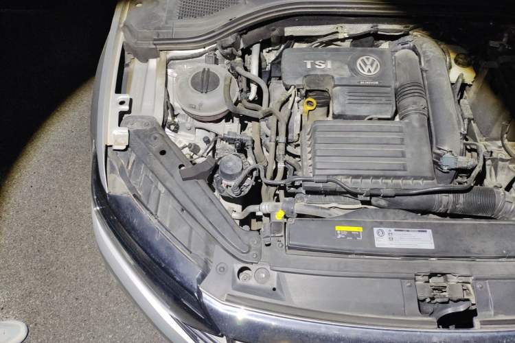 Used Volkswagen Sagitar 2019 200TSI DSG Comfort Version China VI Standard Engine Bay Right