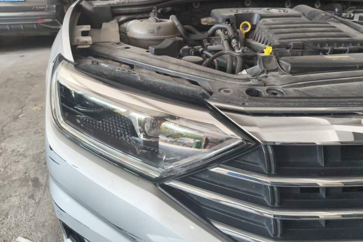 Used Volkswagen Sagitar 2019 200TSI DSG Comfort Version China VI Standard Engine Bay Right