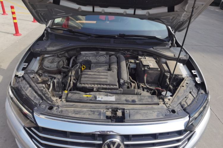 Used Volkswagen Sagitar 2019 280TSI DSG Luxury Model China V Emission Standard Engine Bay