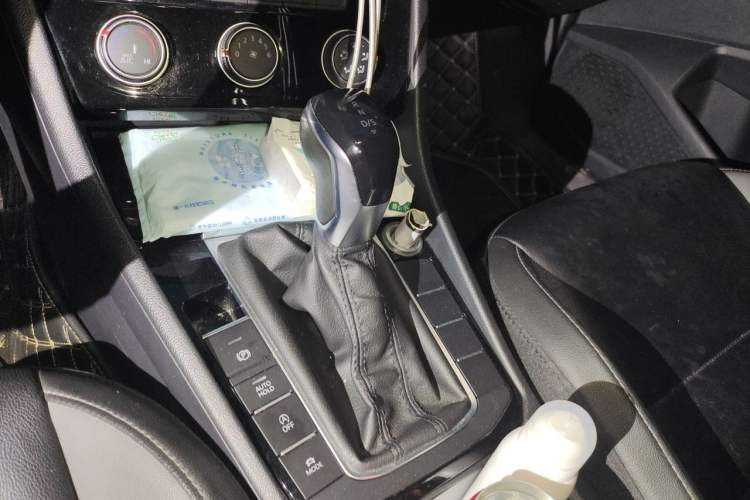 Used Volkswagen Sagitar 2019 200TSI DSG Comfort Version China VI Standard Gear Lever